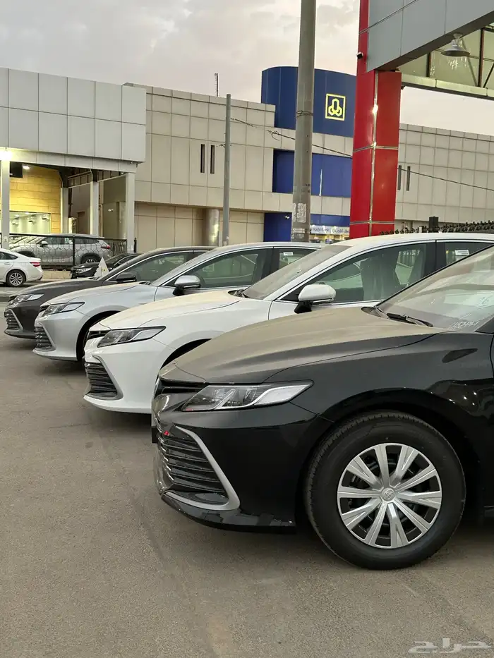 كامري 2024 استاندر خليجي جميع الالوان لدى معرض سامي القعدي 23