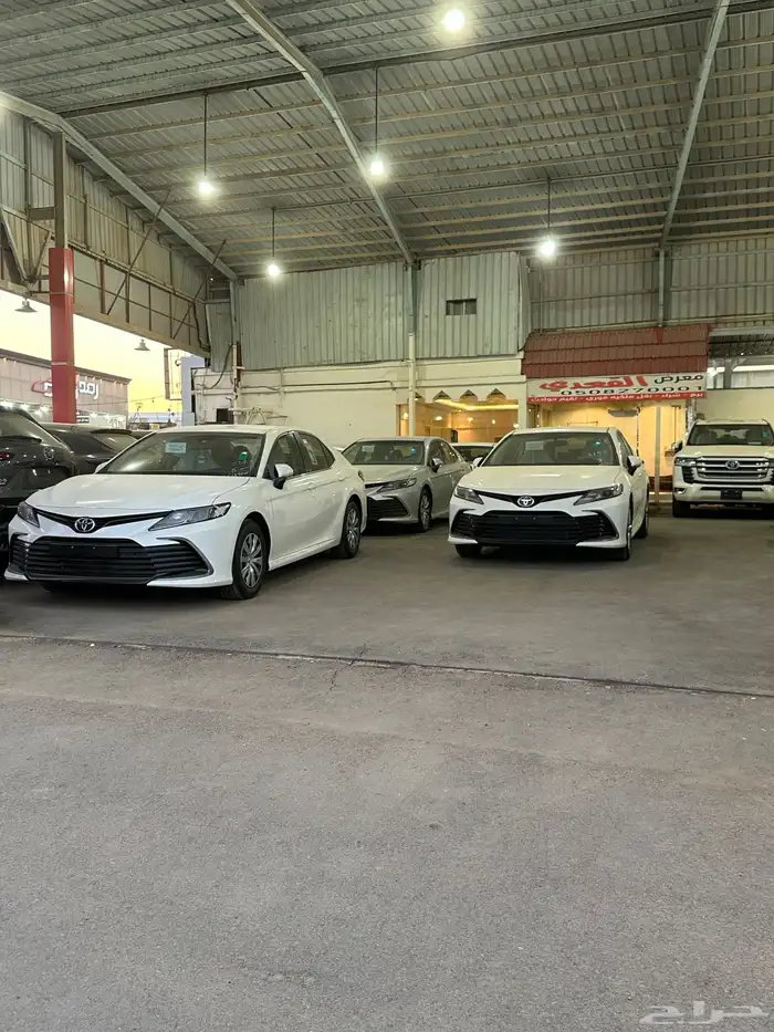 كامري 2024 استاندر خليجي جميع الالوان لدى معرض سامي القعدي 21