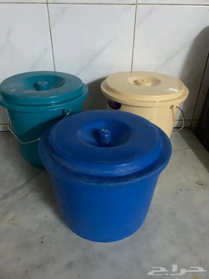علب بلاستيك وزجاج 2