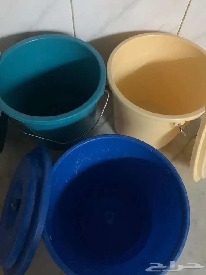 علب بلاستيك وزجاج 3