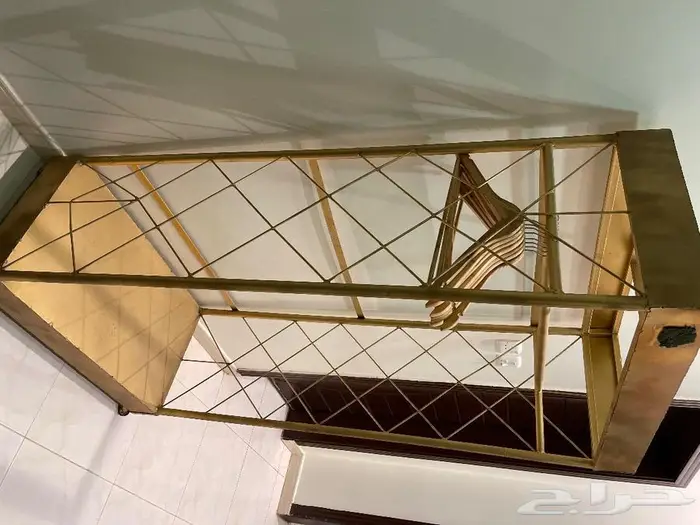 علاقة عبايات ملابس 1