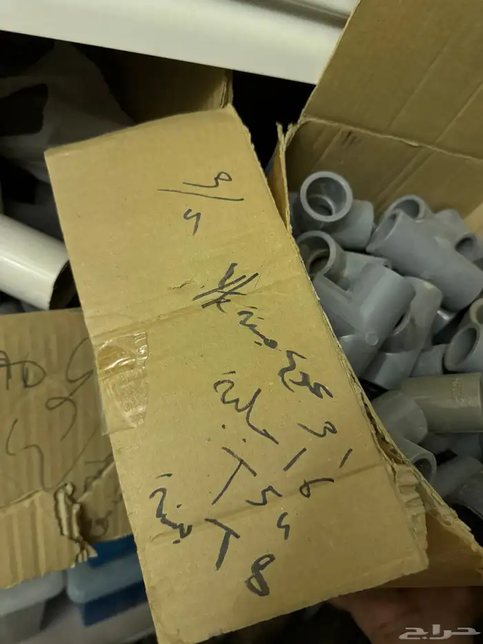 مغسلة مع عامودها والخلاط   وقطع سباكة 7