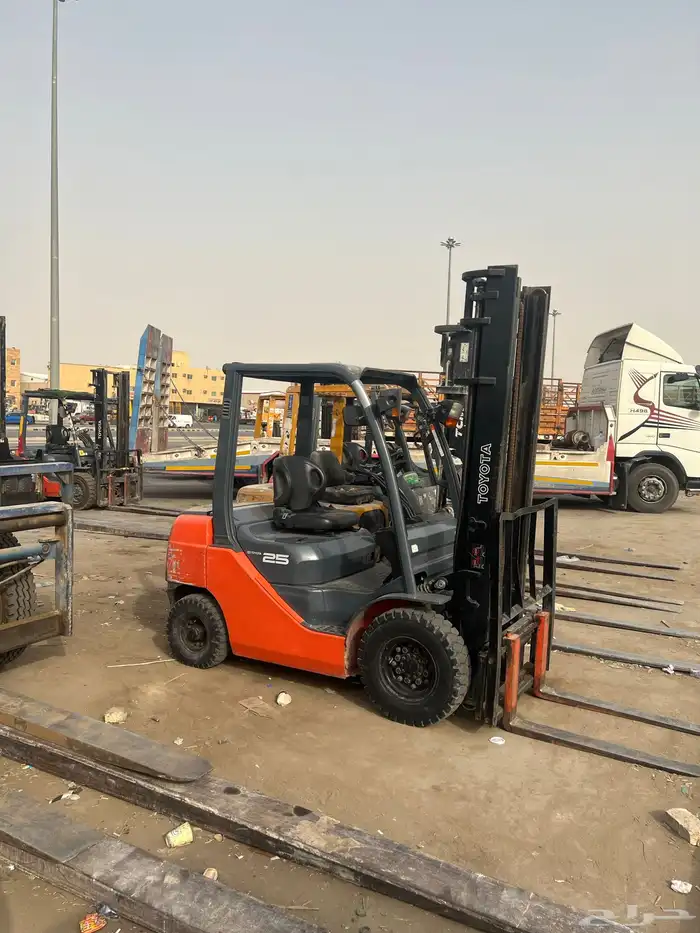 رافعة شوكية فوركلفت للايجار اليومي والشهري تاجير رافعات 1