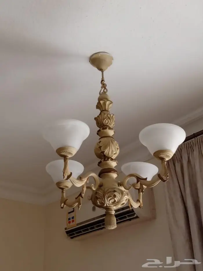 ثريات فخمة ونظيفة بحالة ممتازة  موديلات راقية وكلاسيكية 0