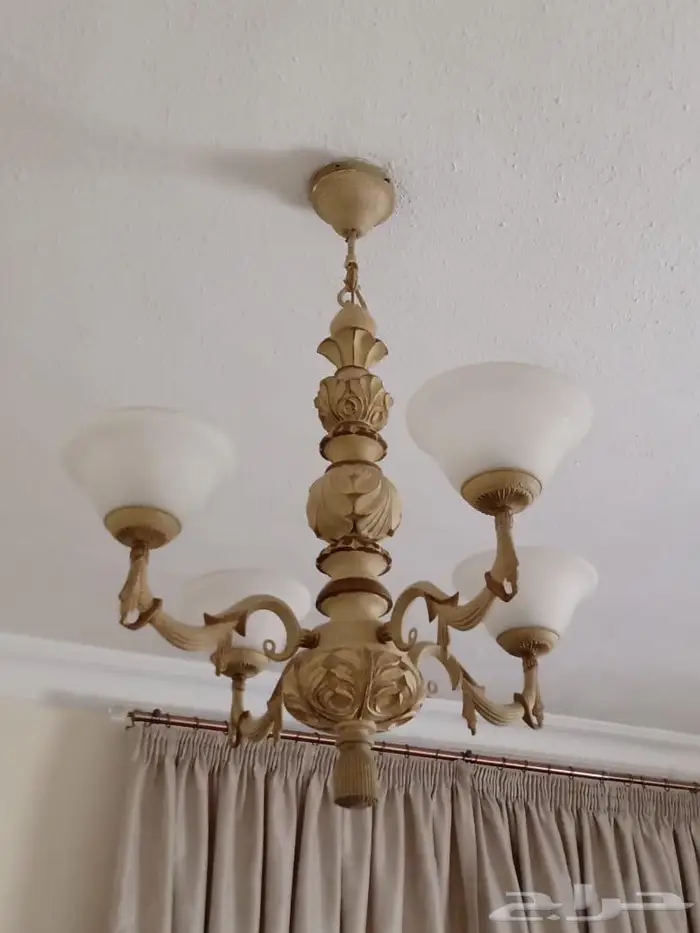 ثريات فخمة ونظيفة بحالة ممتازة  موديلات راقية وكلاسيكية 1