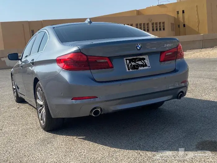 للبيع..صدامين وشبك وسمكات جانبيه bmw 520 2020 4