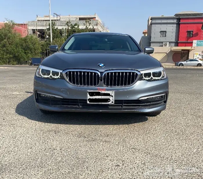 للبيع..صدامين وشبك وسمكات جانبيه bmw 520 2020 3