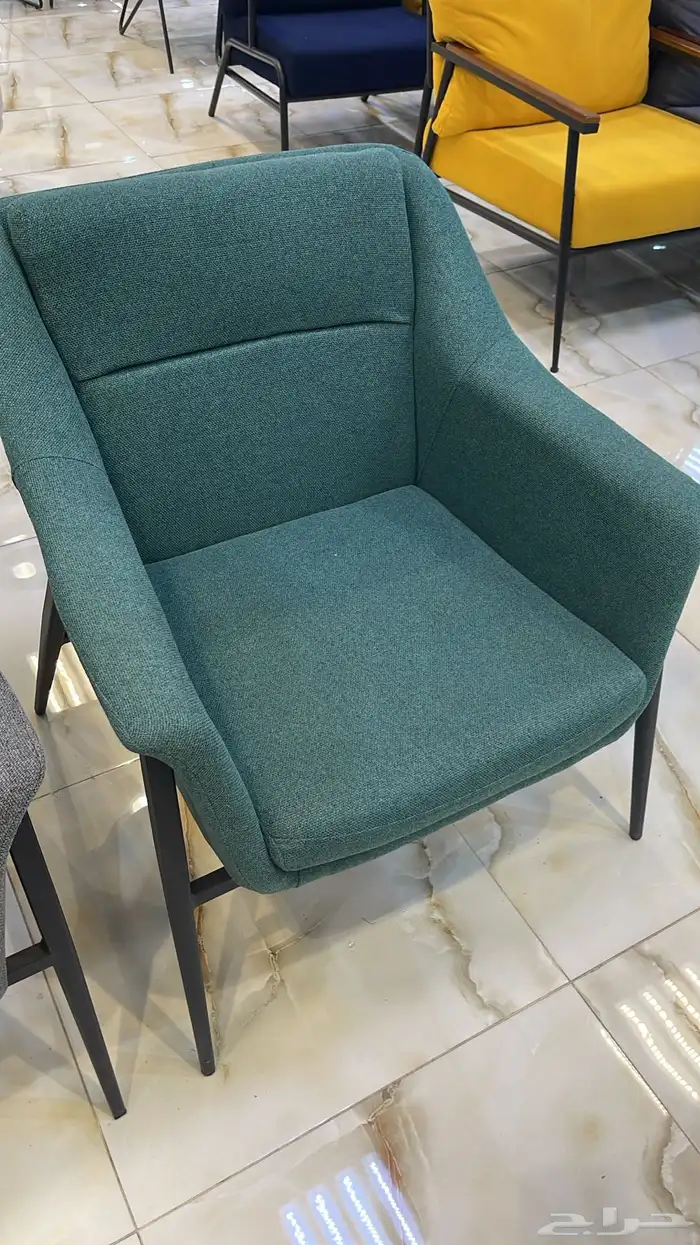 كراسي مفردة   كراسي كوفي داخلية   طاولات رخام وخشب 9