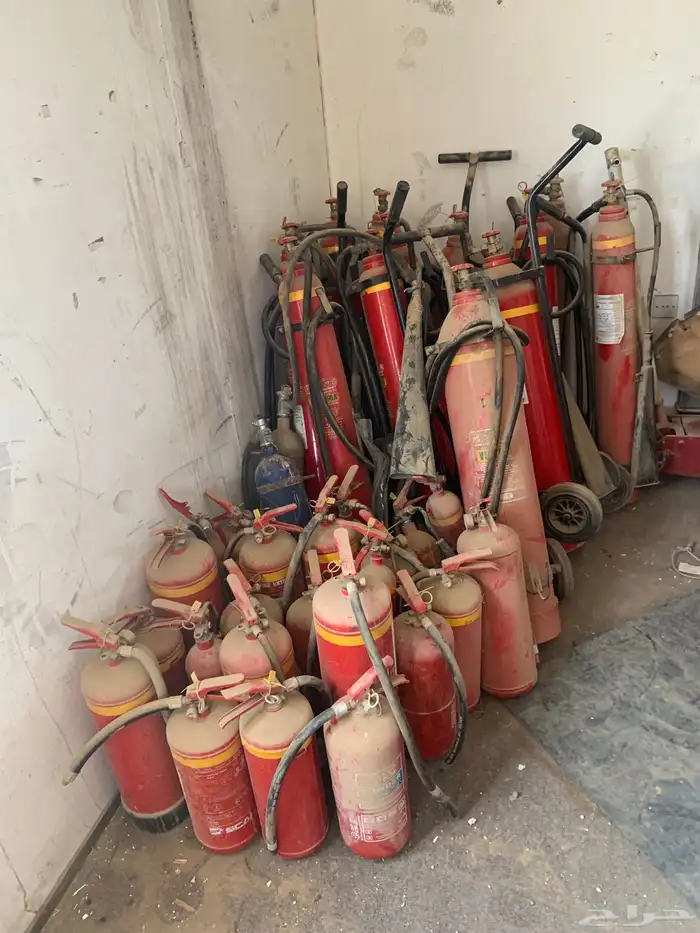 الات تصوير وكمبيوترات وطفايات حريق للبيع 2