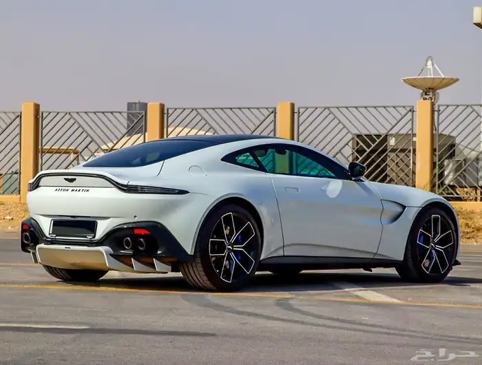 استون مارتن فانتيج Aston Martin Vantage 2022 5