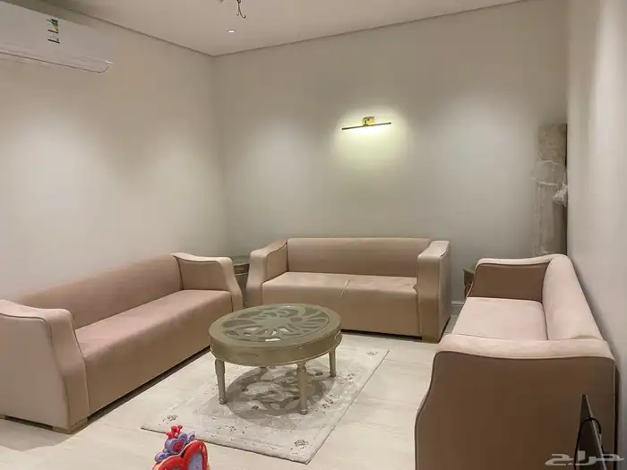 طقم كنب ثلاث قطع   وطاولات ثلاث قطع 1
