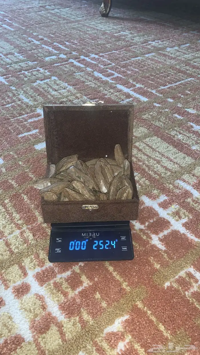 دهن عود سيوفي المعتق القديم   عوده   بخور دوسري 5