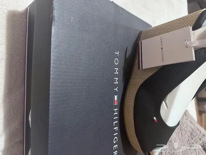 جزمة نساء جديدة بكرتونها تومي هليفغر مقاس 38 0