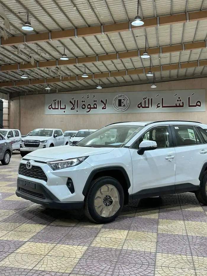 تويوتا راف فور2025 XLE 1