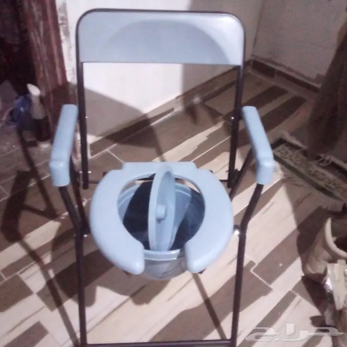 كرسي حمام بلاستك بدلو لكبار السن 2