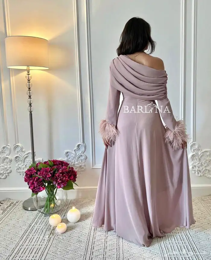 فساتين مستعمله شبه جديدة مافيها اي عيب وبعضها تصميم مصممه 2