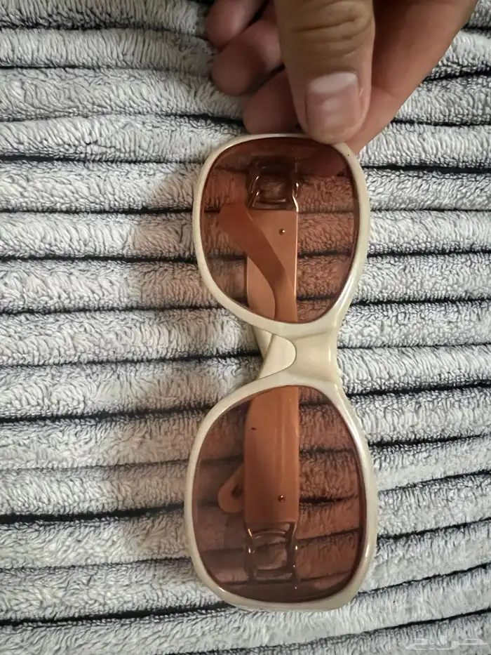 نظارة نسائيه مميزه من تومي هيلفيغر 1