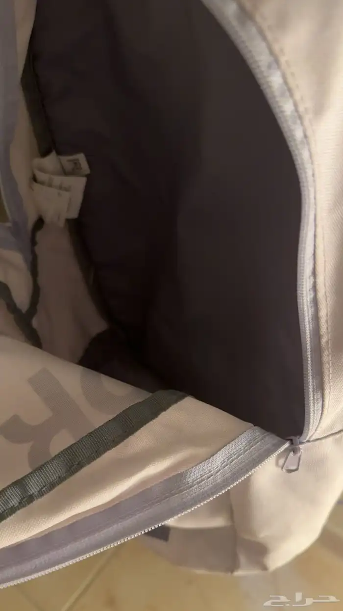 شنطه من ماركه ريبوك 1