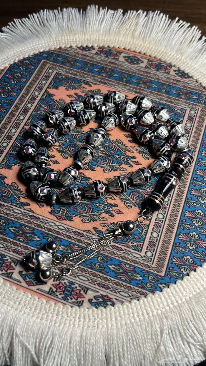 سبح يسر اصليه وعليها فضه كامله شرط وعليها احجار كريمه 2