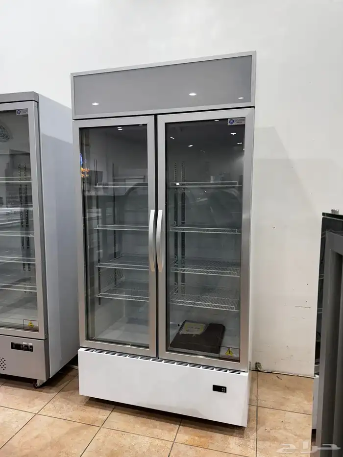 ثلاجات قائمة بابين زجاج 3