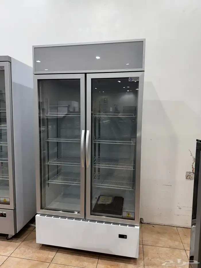 ثلاجات قائمة بابين زجاج 4