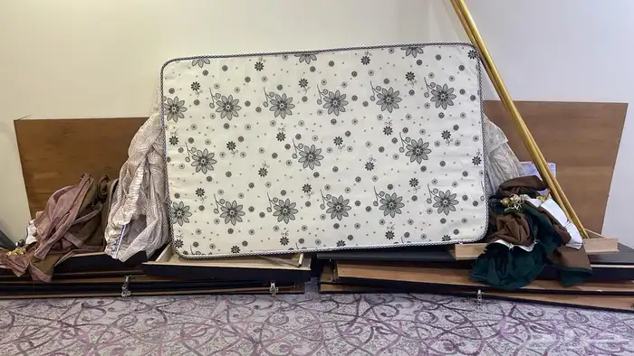 أثاث للبيع دولاب ستارة ومرتبه 2