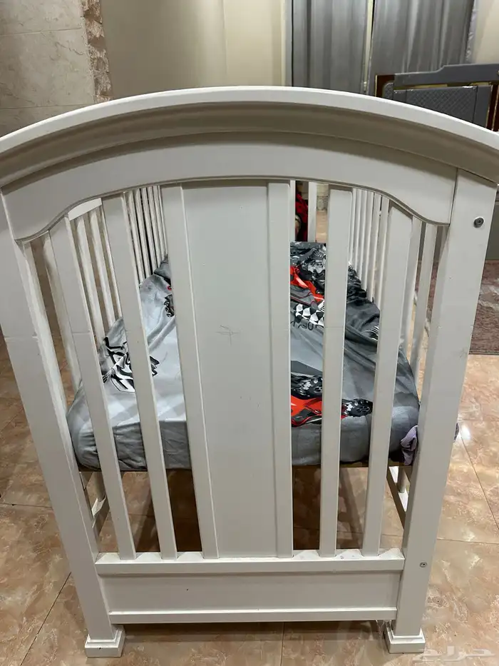 سرير اطفال 1