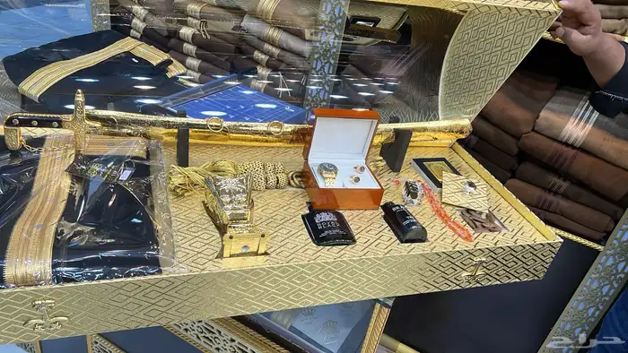 هدية بشت سيف درع زواج جنبية 7
