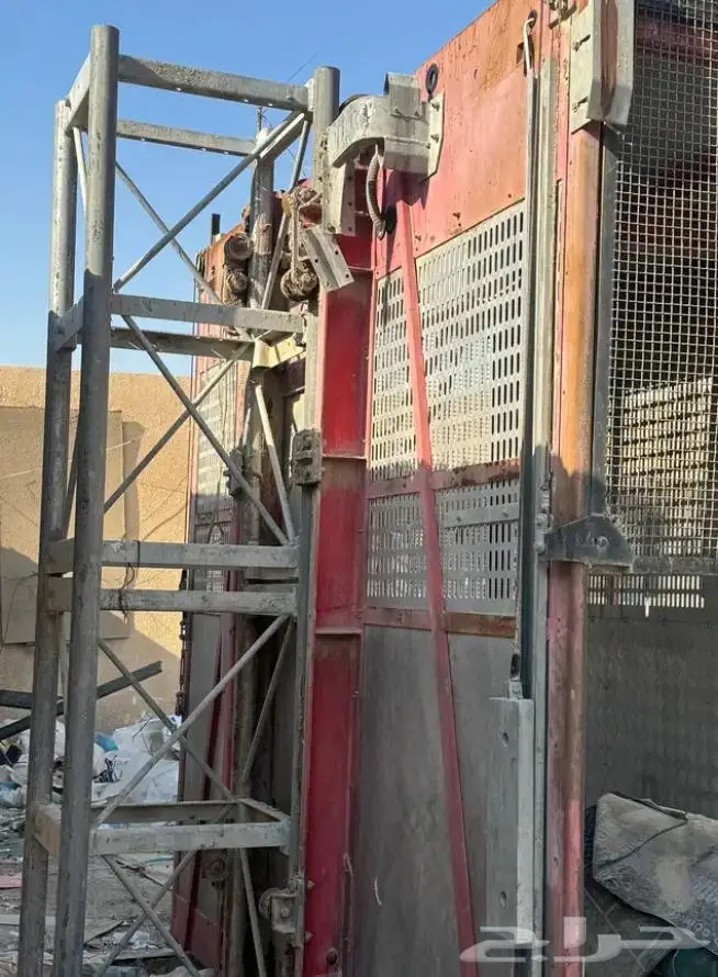 مصعد خارجي عمال 1