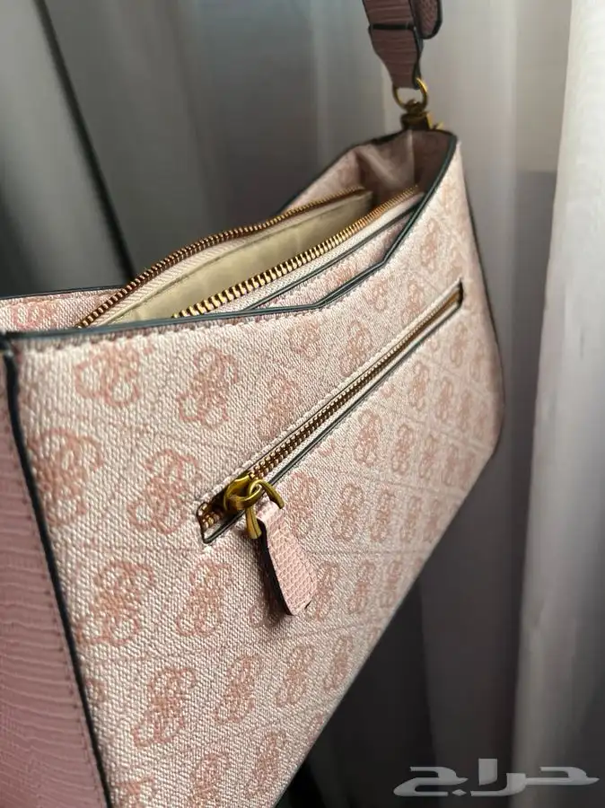 شنطه guess بيبي بينك 1