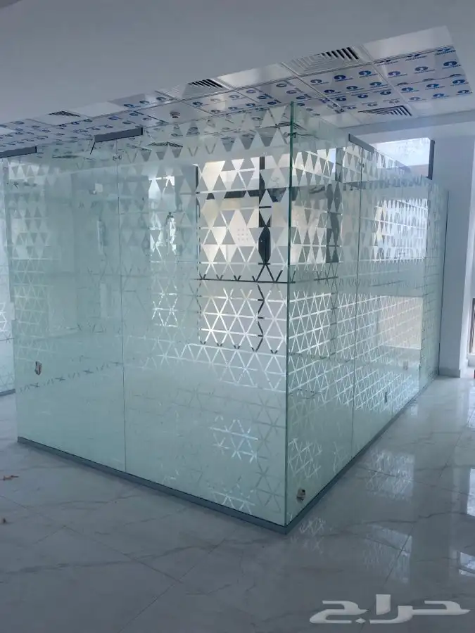 حاجز شاور زجاج سكريت المنيوم استركشر كارتنول مكاتب معارض 28