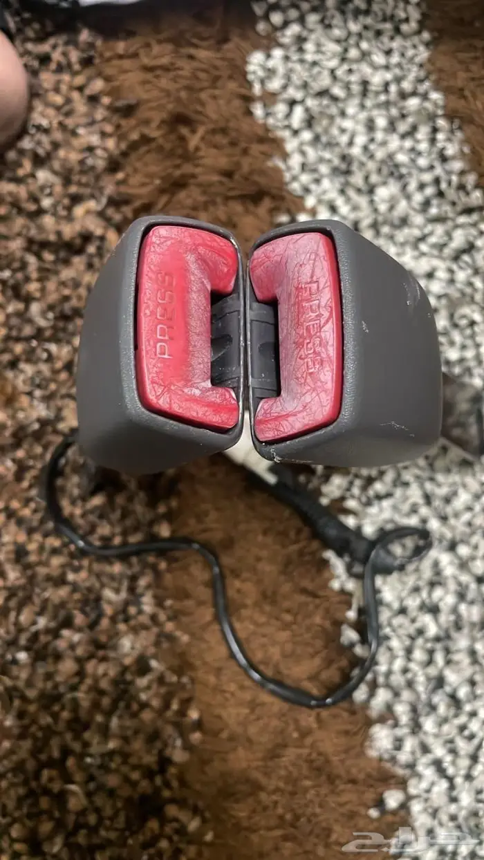 للبيع قطع غيار تويوتا هايلوكس موديل 2015 74