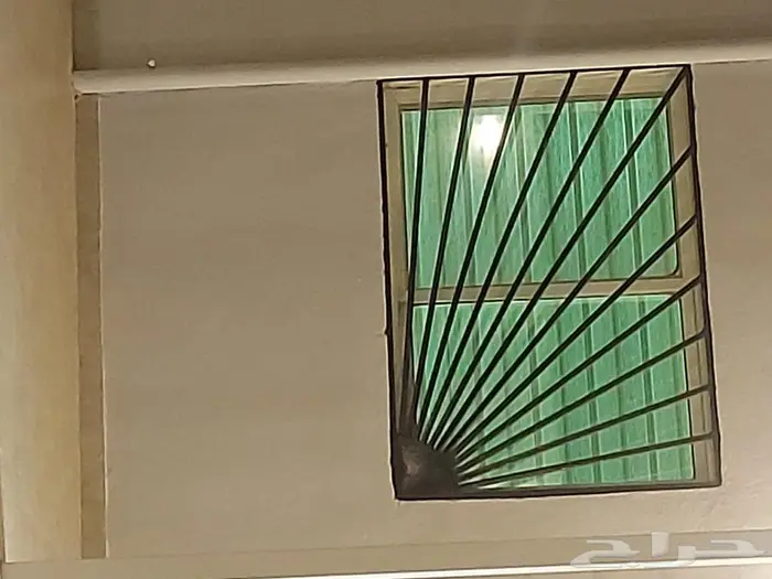 طيق قزاز مع الشبك الحديد 2