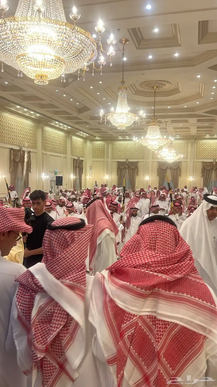 سكاي لايت بيم سيتي كلر شاشة ليد سماعات صوتيات تصوير درون 15