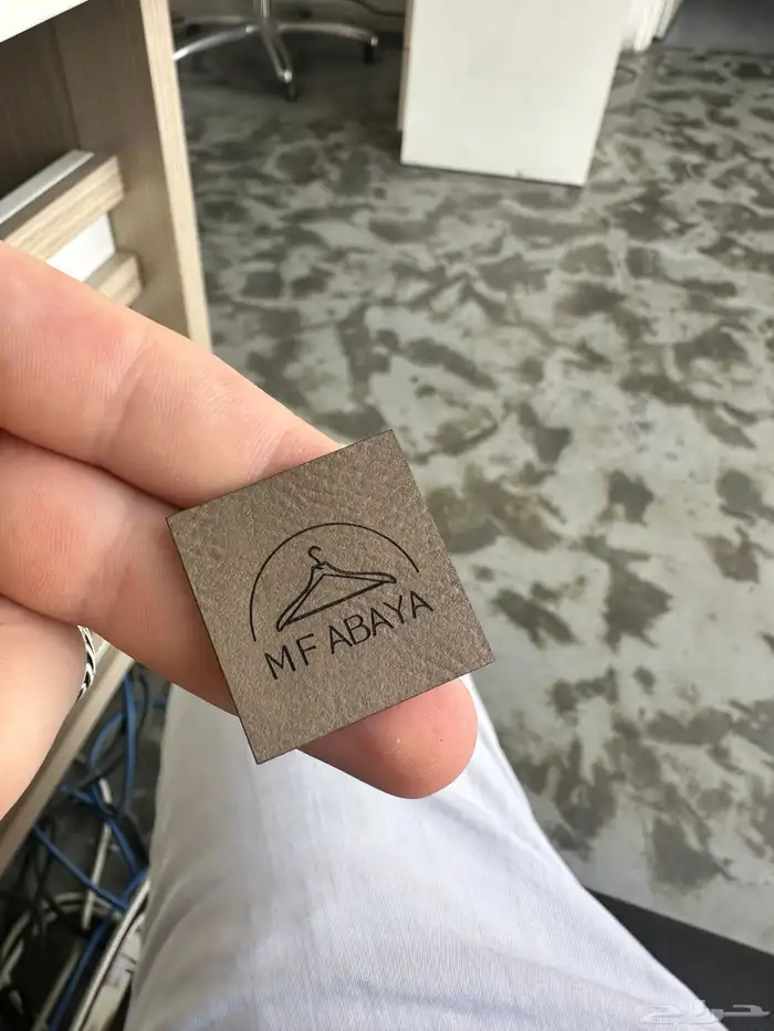 طباعة ليبل عبايات ليبل قماش لوقو جلد كميات قليلة 5