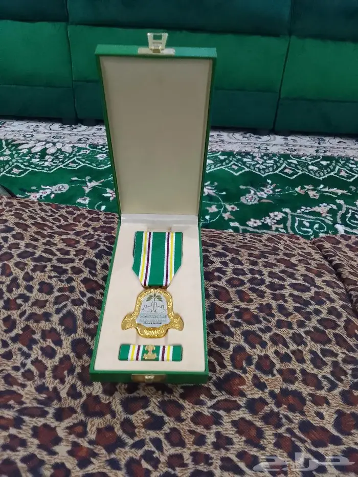 وسام المئوية الأصلي وليس التقليد جديد بصندوقه 0