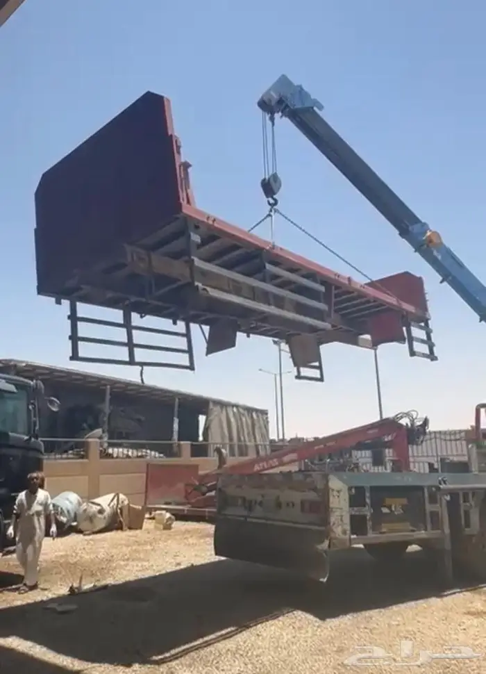 سطحة سقس حديد ثقيل طول 8 امتار وبوم ونش هياب حالته ممتازة 1