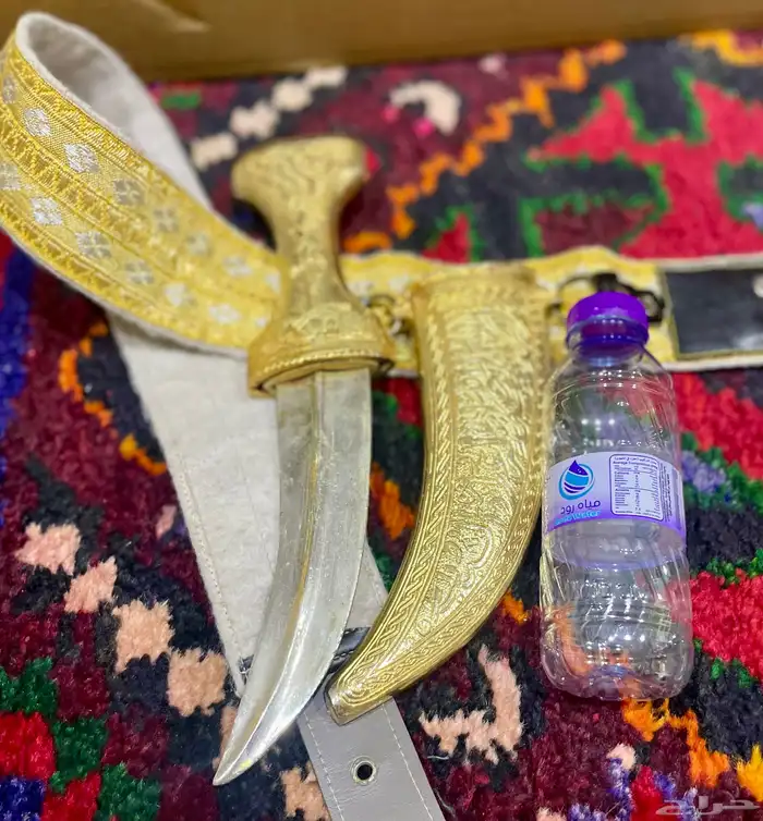 خنجر قديم منقوش مذهب 2