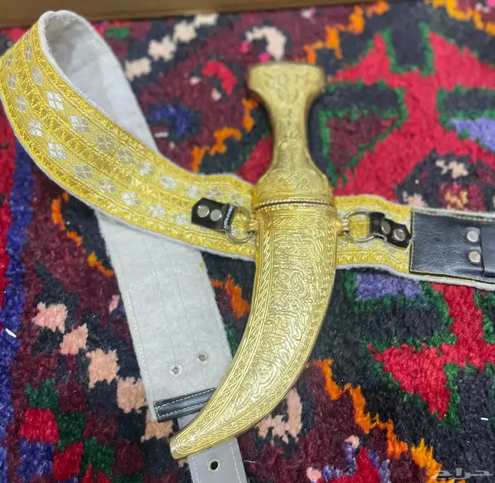 خنجر قديم منقوش مذهب 4