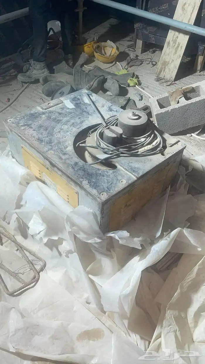طعاجة و مقص حديد كهرباء للبيع 32 ملم مع عدد حدادة يدوية 8