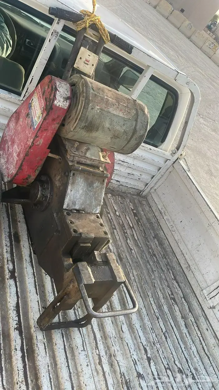 طعاجة و مقص حديد كهرباء للبيع 32 ملم مع عدد حدادة يدوية 13