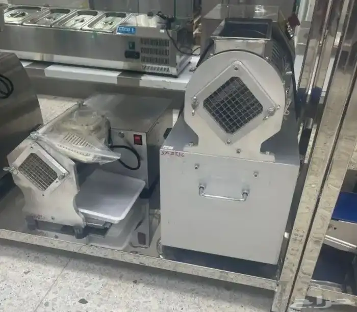 يوجد لدينا قطاعة بطاطس كهربائية 1