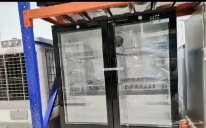 يوجد لدينا ثلاجة عرض اندر كونتر 3