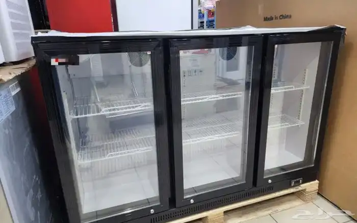 يوجد لدينا ثلاجة عرض اندر كونتر 4