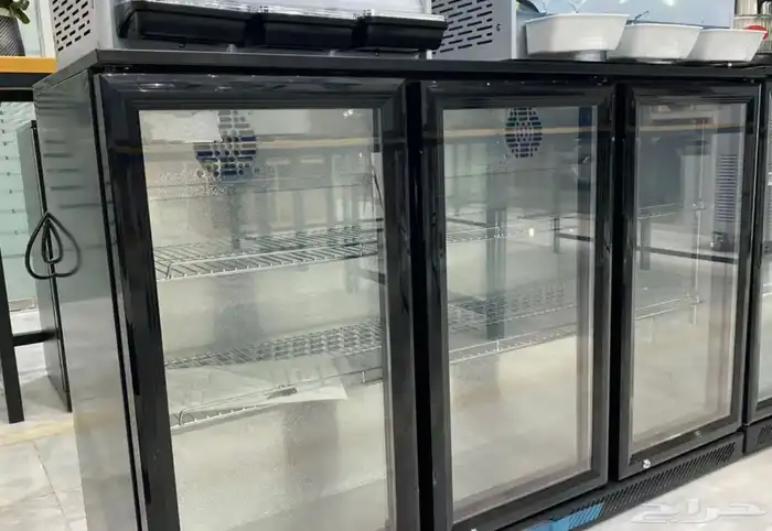 يوجد لدينا ثلاجة عرض اندر كونتر 1