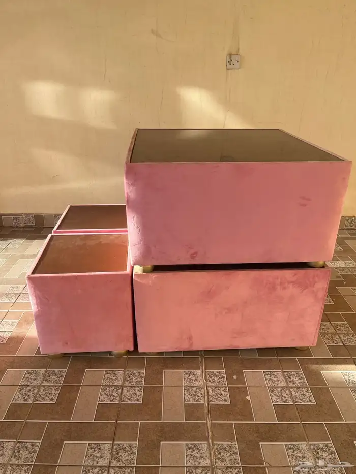 طاولات بحجم كبير و صغير 1