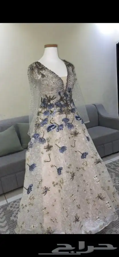 فستان جديد لبسه وحده فقط 0