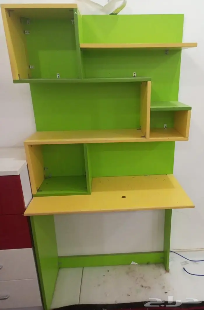 مكتبة عدد 2 بني واخضر وطاولتين 3