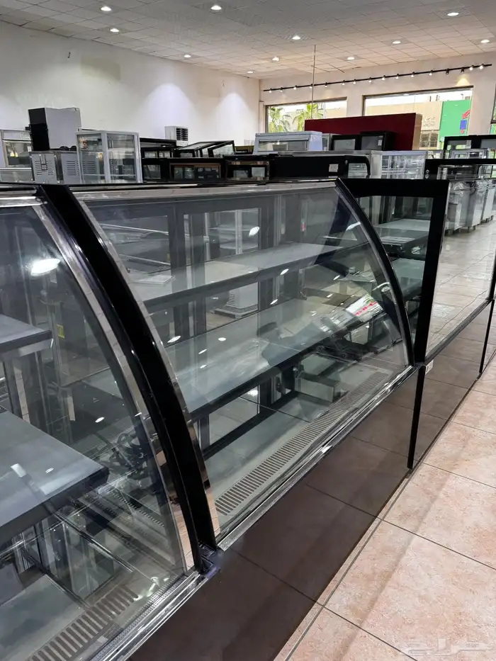 ثلاجة عرض حلا لون أسود أشكال وأحجام مختلفة 0