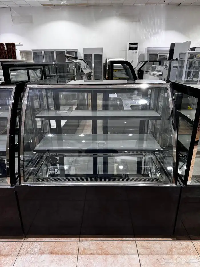 ثلاجة عرض حلا لون أسود أشكال وأحجام مختلفة 1